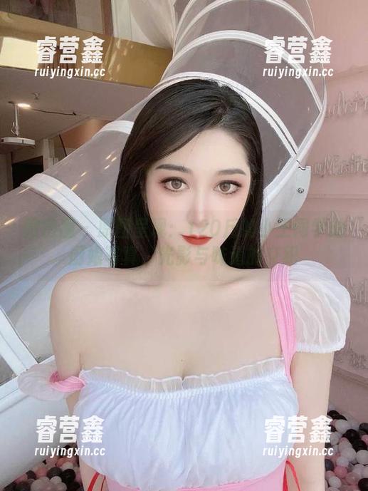 120斤的小王同学 微密圈 - 原图呈现:120斤的小王同学的厨娘写真,光影与味道的交织