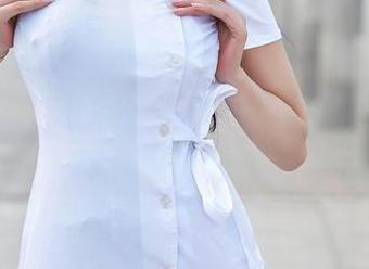 爱丝丝脚踩在路上的感觉：谁说只有脸才好看？脚也能炸裂的照片合集！