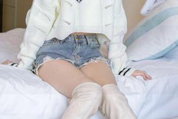 BoBoSocks袜啵啵 – 定制写真之甜甜圈的厚白丝，简直是完美诠释‘眼前一亮’！