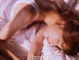 GIRLT果团网 – 通灵儿的奇想自拍图集：分享那些难以言表的情感层次。