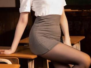 拥抱大地：Leah梓未的裸足写真，和泥土的秘密对话