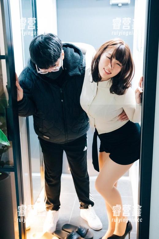 关于Mozzi(모찌)和她的私房瑜伽图集：每个姿势都有个小秘密