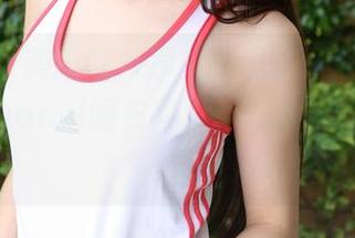 MyGirl美媛馆 – 那些年我们一起追过的王馨瑶yanni睡衣写真：甜蜜与慵懒的完美结合