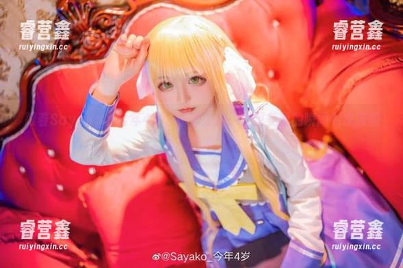 跟着Sayako＿今年4岁，踏进泳池，发现美图的瞬间和水波的低语