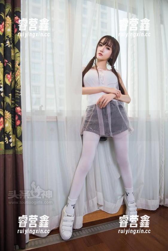 TouTiao头条女神-余心曼 TouTiao头条女神 - 余心曼的泳池大冒险:图库里等你来分享水中机密哦!
