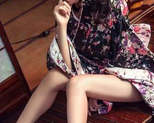 TouTiao头条女神 – 小热巴的图包分享：看这个套装，我又想去参加剧情反转的喜剧了！