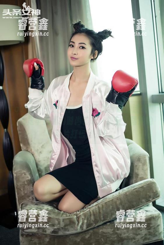 TouTiao头条女神-申美嫣 TouTiao头条女神 - 这不是普通的连衣裙,这是申美嫣的时尚密码:快来下载她的图片打破常规!