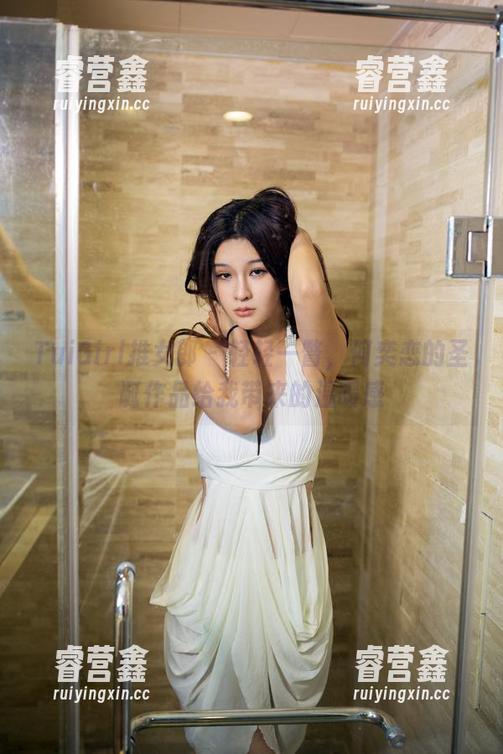 TuiGirl推女郎 - 轻轻一瞥，何奕恋的圣诞作品给我带来的温暖感