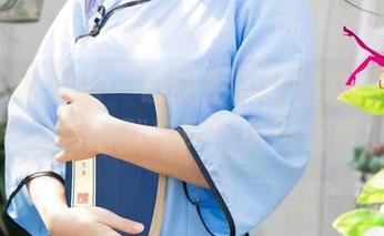 UGirls尤果网 – 谭晓彤的短裙奇遇：定制图集，幽默与风情随风起舞！