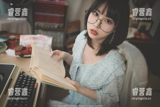 Uhye(이유혜)丝袜之旅，下载她的套图，来一场视觉上的小冒险！