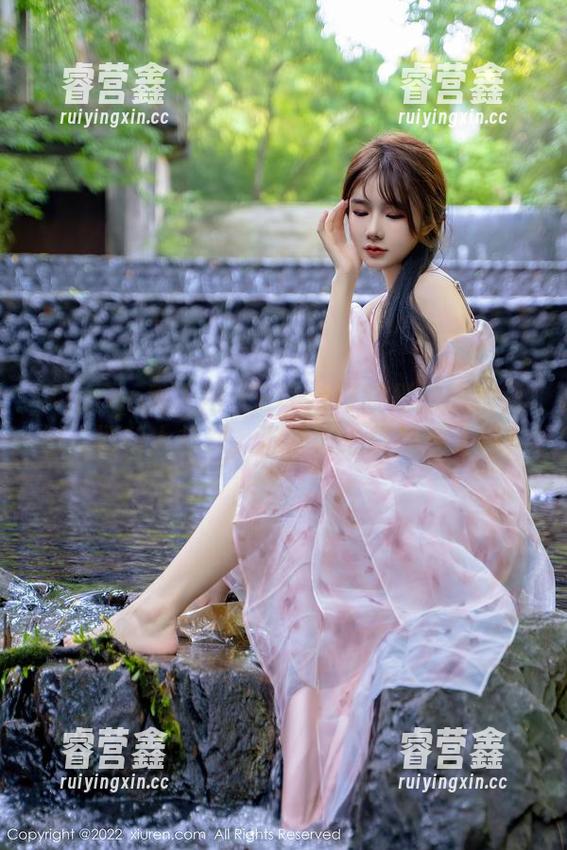Xiuren秀人网-Elise谭晓彤 Xiuren秀人网 - Elise谭晓彤的旅拍图包,福利大放送,准备好心跳加速了吗?