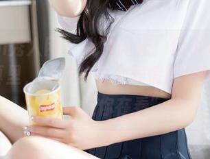 Xiuren秀人网 – 尖锐闪光：伊小七MoMo的写真里，妹妹的每个表情都仿佛在说“我知道你在看”