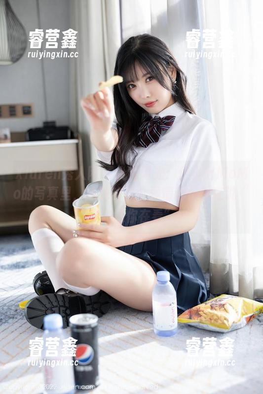 Xiuren秀人网-伊小七MoMo Xiuren秀人网 - 尖锐闪光:伊小七MoMo的写真里,妹妹的每个表情都仿佛在说“我知道你在看”