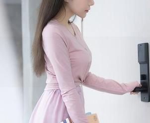 Xiuren秀人网 – 养乐多Doll丝袜全集：不止是美，更是欲言又止的秘密