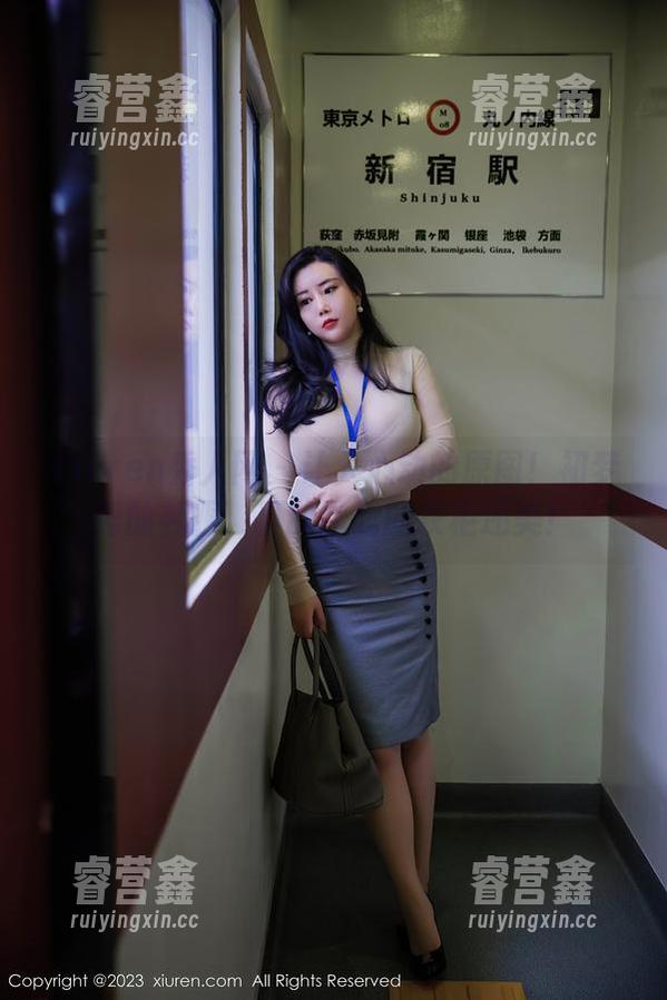 Xiuren秀人网-初梦瑶 Xiuren秀人网 - 让人心动的原图!初梦瑶的礼服,真的比我的衣柜还美!