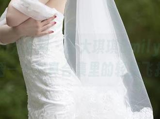 Xiuren秀人网 – 当大琪琪Emily穿上红裙——写真合集里的轻舞飞扬