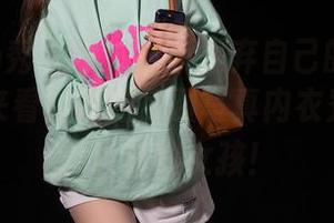 Xiuren秀人网 – 从不嫌弃自己的米妮大萌萌，来看看她的免费写真内衣秀，真是个自信的女孩！