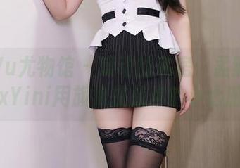 YouWu尤物馆 – 躁动的私房：孟狐狸FoxYini用旗袍挑战你的小心脏