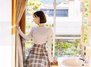 けん研(けんけん)泳池全集：从晨曦到夕阳，水面流光，下载后一起感受这份宁静！