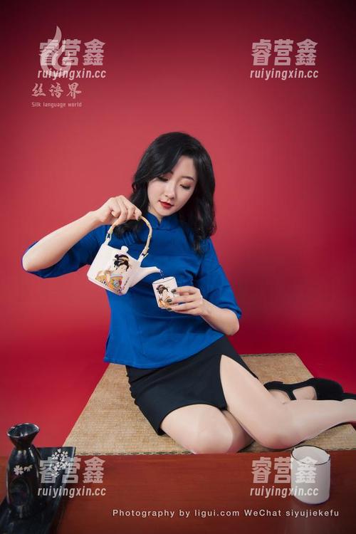 丽柜-文静 丽柜 - 双马尾写真里的文静:一甩头发,走出不一样的风格!