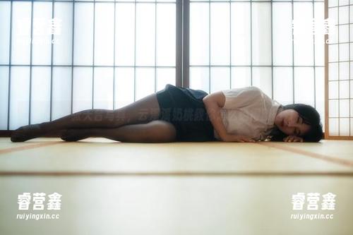 云溪溪奶桃 一张天台写真,云溪溪奶桃教你怎么晒得刚刚好