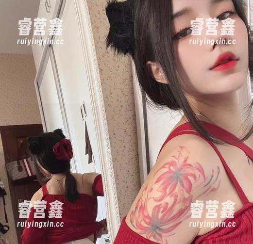 作品与原图：今汐的红衣，像是低语又似呼唤。