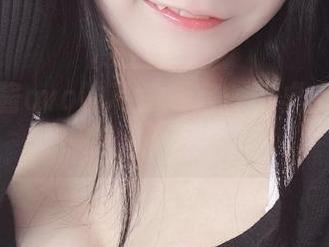 在佳佳酱ovo的私房教室：课桌上不止有课本