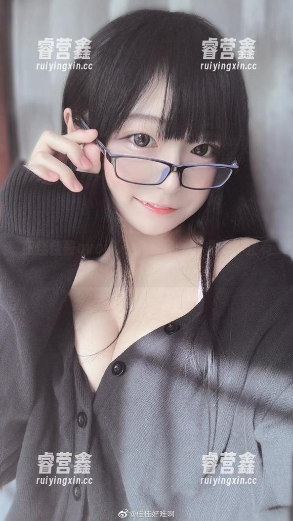 佳佳酱ovo 在佳佳酱ovo的私房教室:课桌上不止有课本
