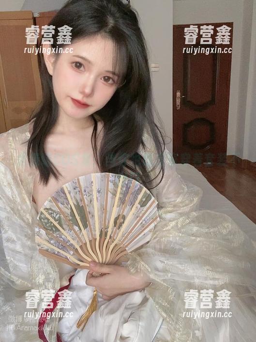 倦倦喵 倦倦喵COS集:当你也想在家穿着套装不出门