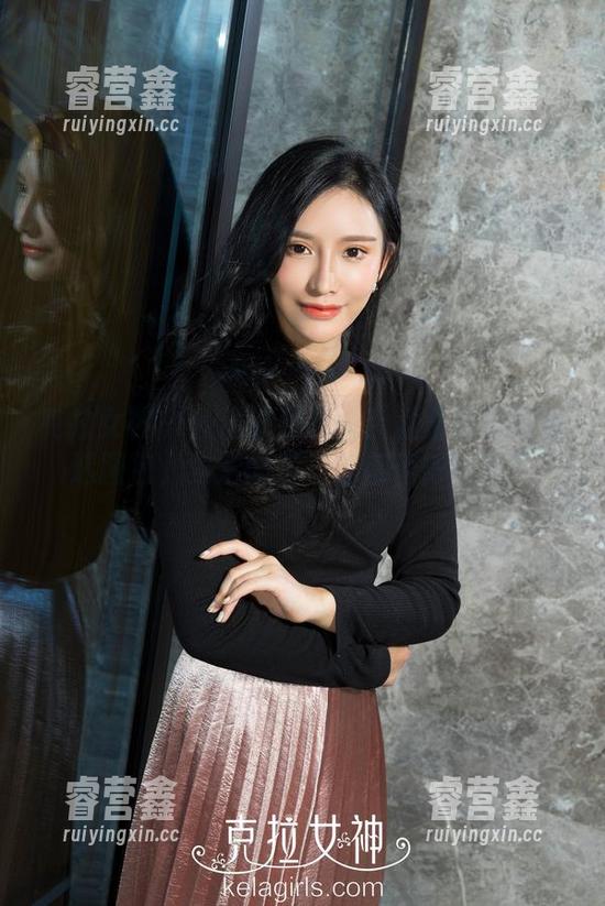 克拉女神-孟君 克拉女神 - 从锅铲到镜头:孟君的厨娘精选图包,生活的每一刻都值得珍藏。