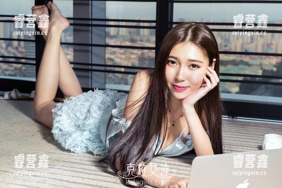 克拉女神-小芹 克拉女神 - 小芹的白裙套图:这个女孩和她的裙子有种难以言喻的魔力