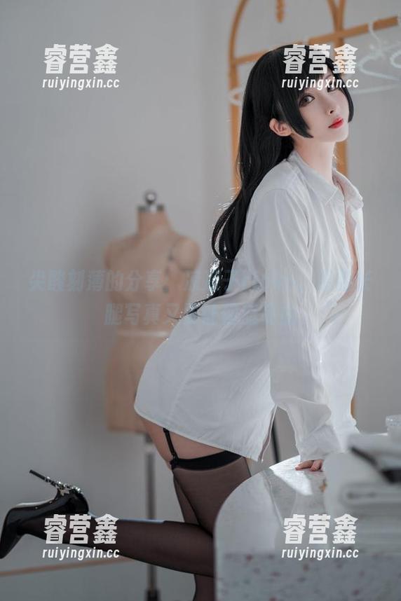 尖酸刻薄的分享：凉凉子rioko，最新长腿写真又要让你流鼻血