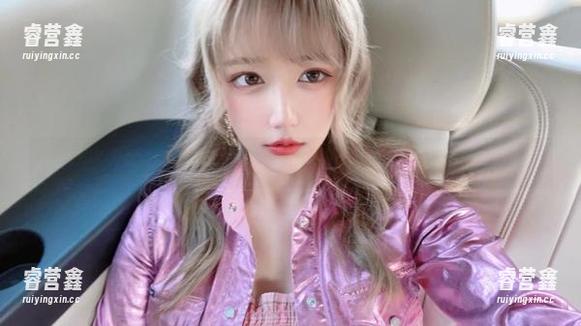 霓虹与海鸥，啾小妍Deer的海边精选写真集，带你感受海的韵味！