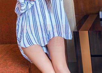 头条女神 – 刘瑾希晒美腿：写真界的无敌风景线