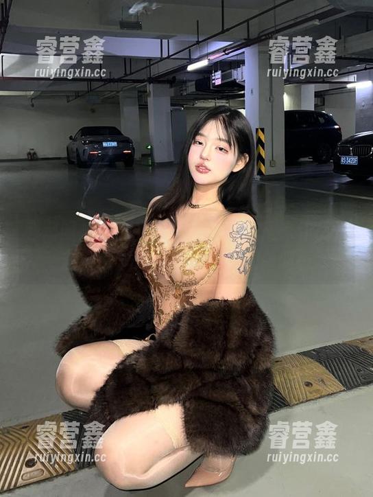小优优子 微密圈 - 看到小优优子的私房居家作品,我突然觉得自己的沙发好单调…