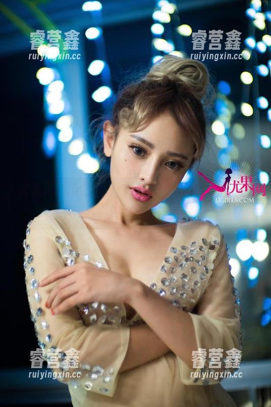 尤果网-颜爱泽 尤果网 - 颜爱泽全套体操服写真:光影交错间,运动与美的完美共振。