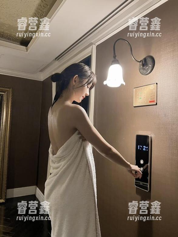 微密圈 - 泳衣里的就是阿朱啊：精选写真透出那丝小幽默感和阳光气息