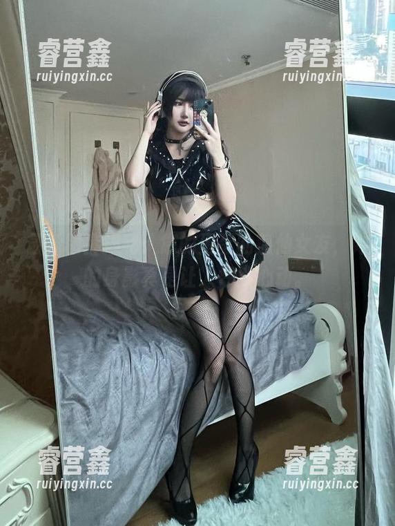 最新图库揭秘：您的蛋蛋的狐仙女友，她的身影真是让人怦然心动。