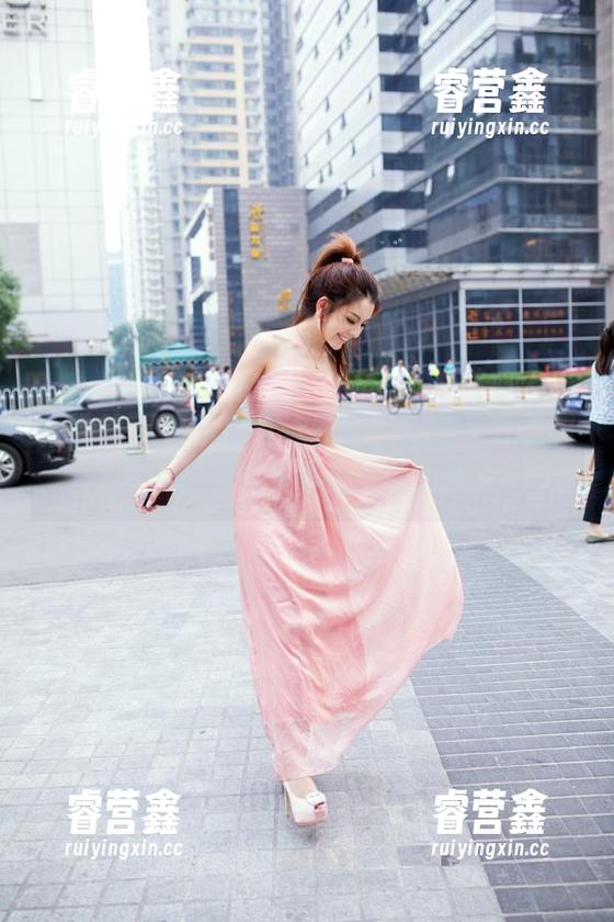 推女郎-黄可 推女郎 - 最新黄可泳衣图:在阳光下闪耀,谁说夏天不是约会季?