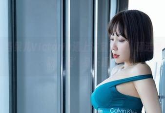 微密圈 – 当果儿Victoria遇上浴室足球：精选图片带你体验‘湿’身乐趣！