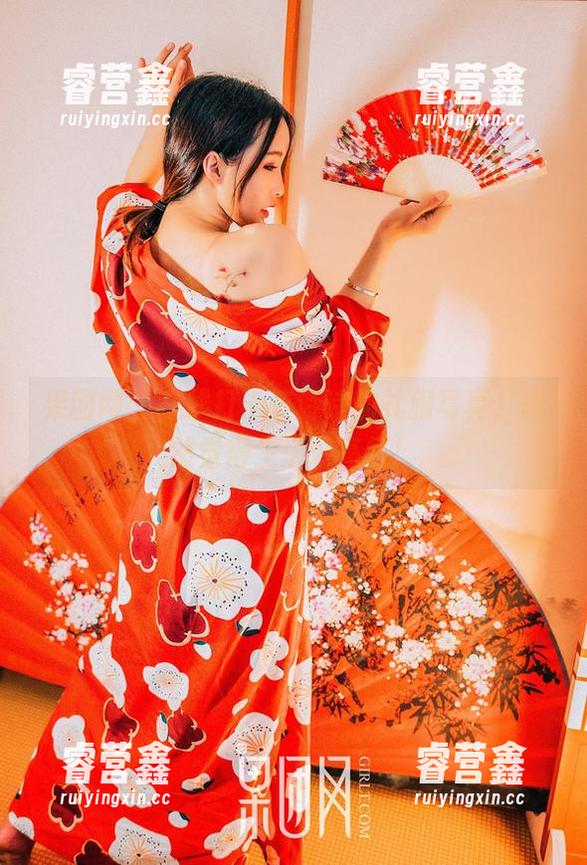 果团网 - 在线打卡陈诗诗的礼服写真，忽然觉得生活好高级！