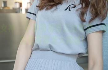 梦丝女神 – 小黄鸭帽背后的秘密：璇璇的精选写真集大揭秘！