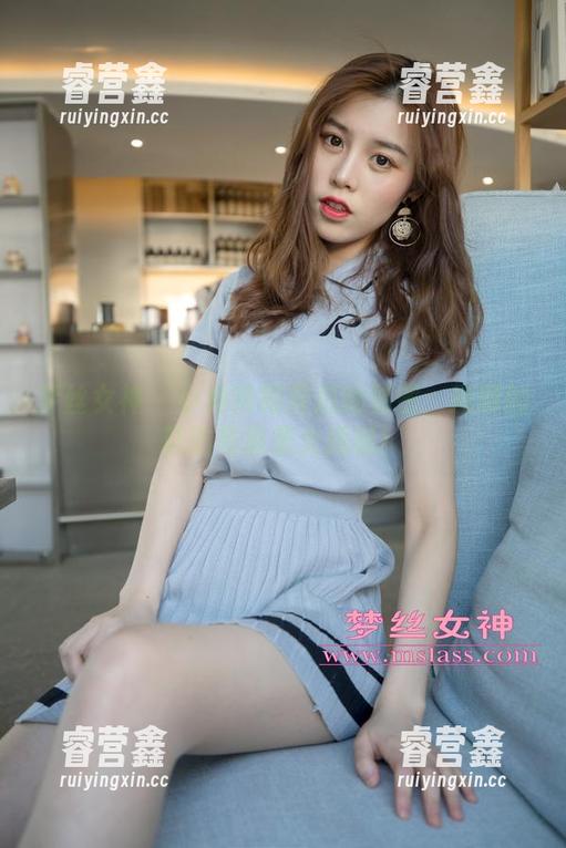 梦丝女神-璇璇 梦丝女神 - 小黄鸭帽背后的秘密:璇璇的精选写真集大揭秘!