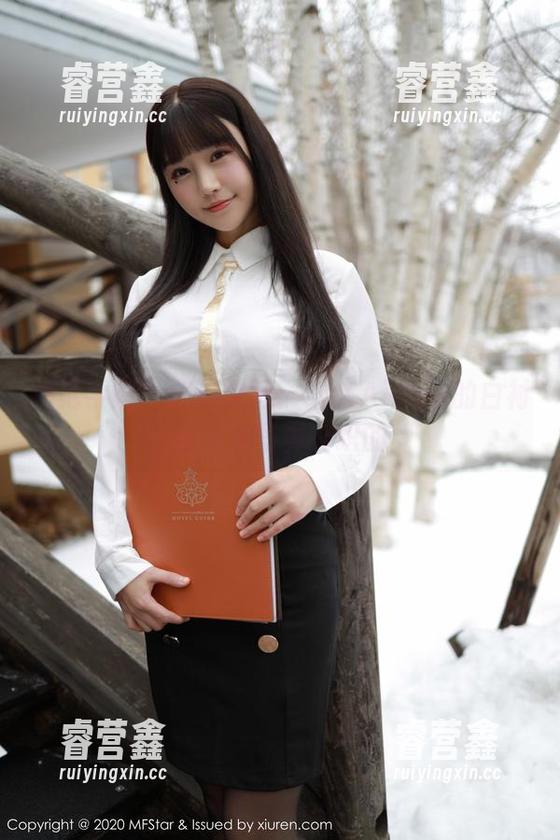模范学院-久久Aimee 模范学院 - 光影之间:久久Aimee的白衬衫与高清写真交织的梦