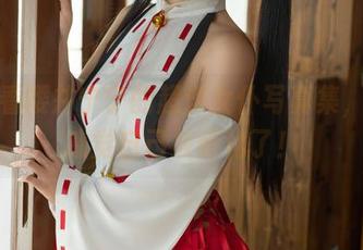 一边看樱井宁宁的超涩女仆写真集，一边感觉自己被萌化了！