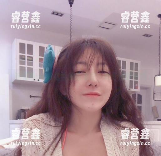 在樱晚gigi初雪的高清里，光影悄悄诉说