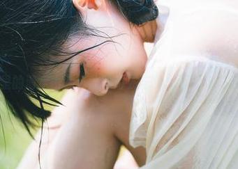图片里的清水由乃：辣味毒蛇与兔女郎的完美交融！