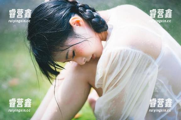 图片里的清水由乃：辣味毒蛇与兔女郎的完美交融！