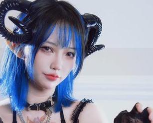 探险狐洛洛子：最新图集中，月之伊布的神秘呼唤