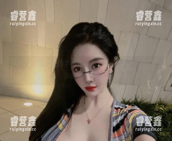 猪小七 微密圈 - 猪小七的学姐系列图包,下载需谨慎,可能会魂牵梦萦哦!